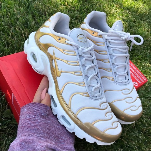 NWOB NIKE AIR MAX PLUS WOMENS SIZE 7.5 - Picture 4 of 11